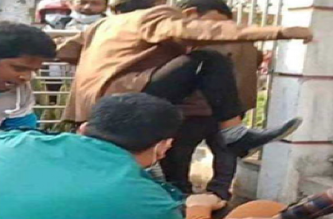 সংবাদ প্রকাশ করায় হামলার শিকার হয়েছেন ২০ সংবাদকর্মী